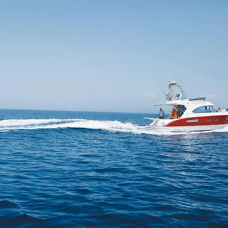 Antares 12 Luxury Yacht Hotel na wodzie