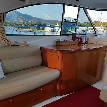 Antares 12 Luxury Yacht Hotel na wodzie Neos Marmaras